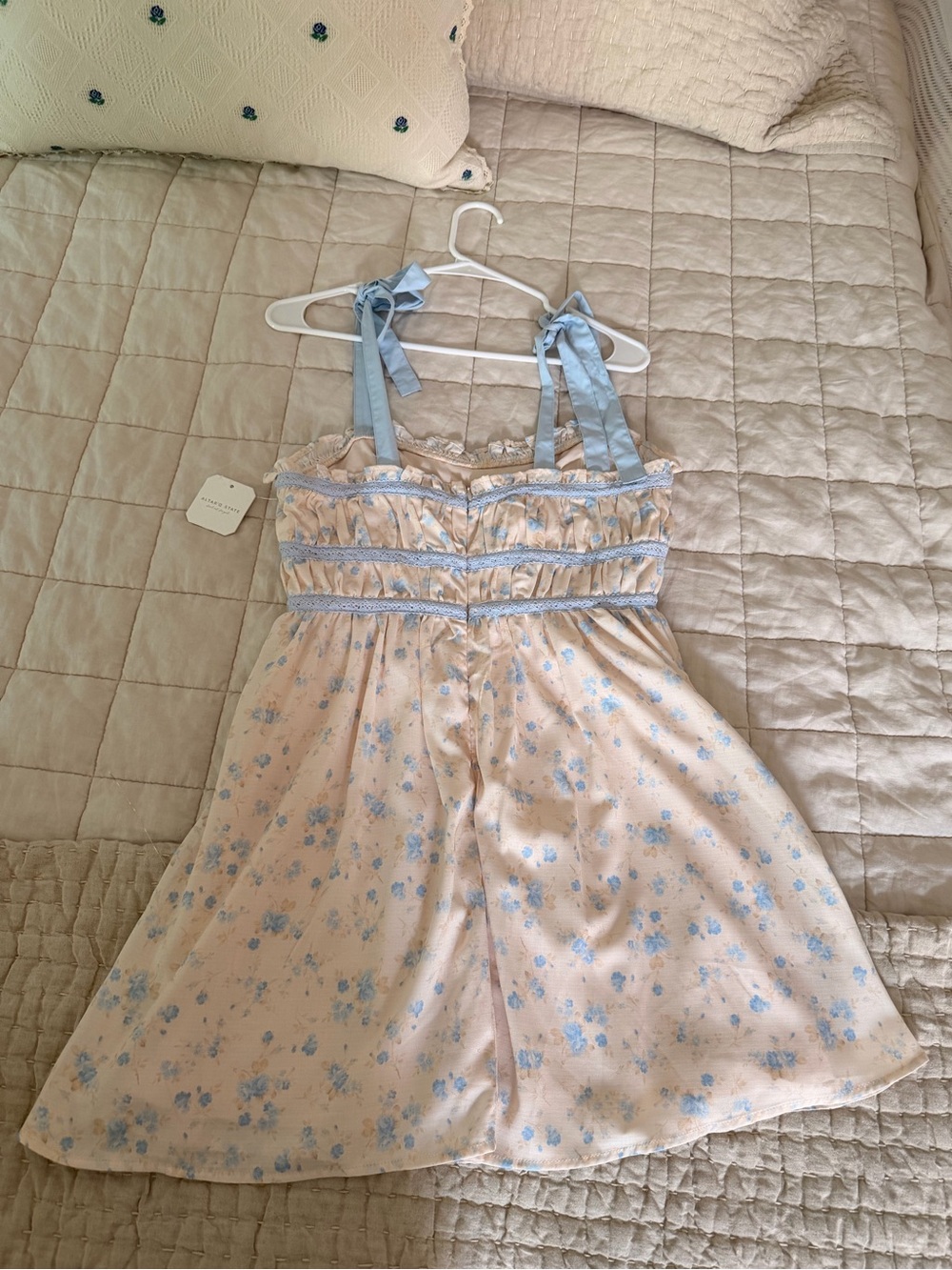 Altar'd state dress NWT medium - Picture 2 of 3